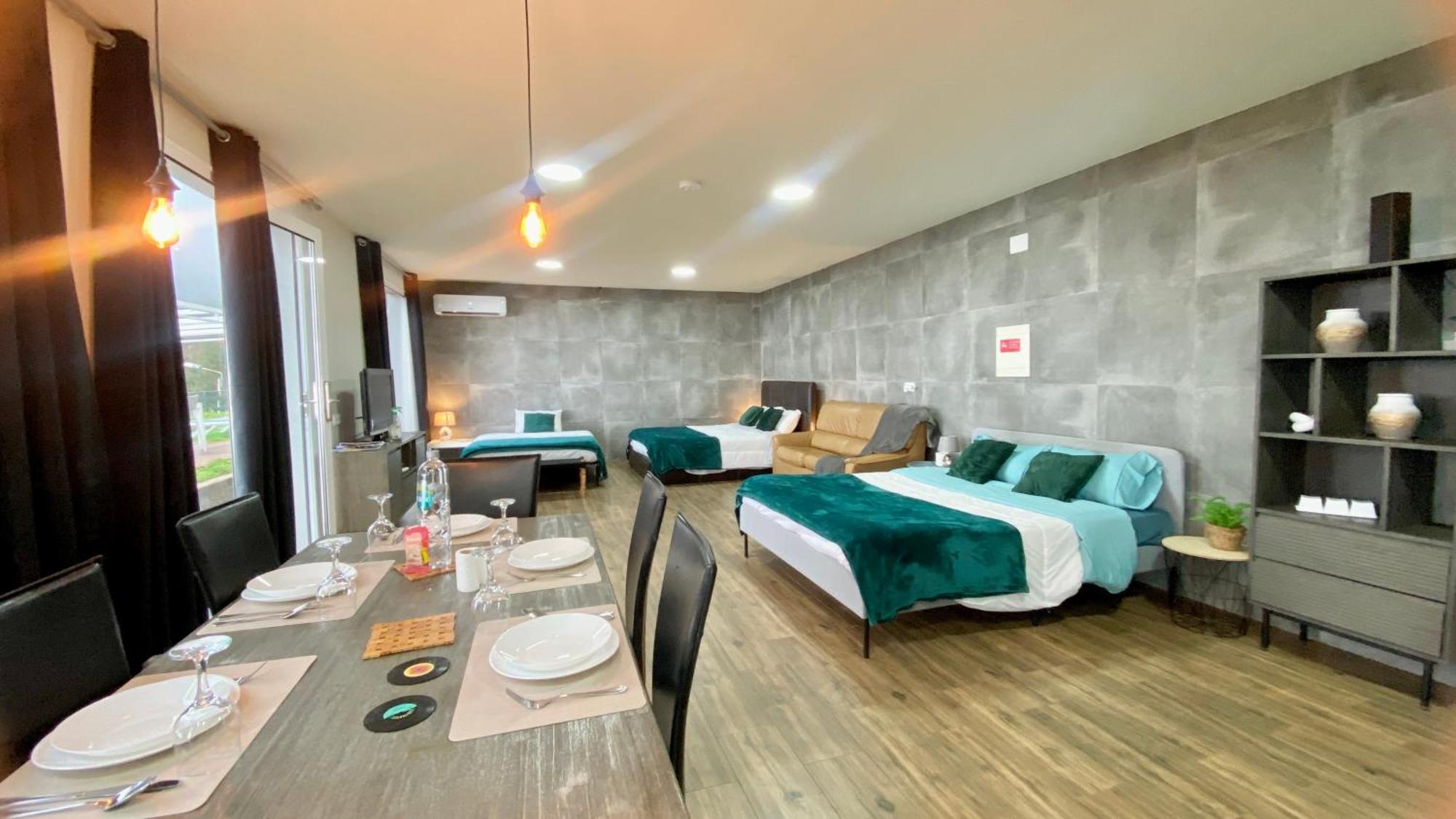 Studio Geek Villa: Matrix-Inspired Open Space with Year-Round Pool Funchal  Exterior photo